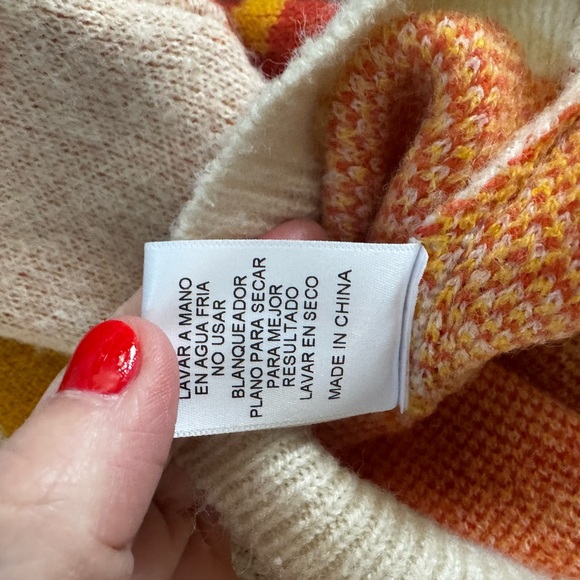 Storia White Sweater with Orange and Pink Floral Design - Picture 4 of 9